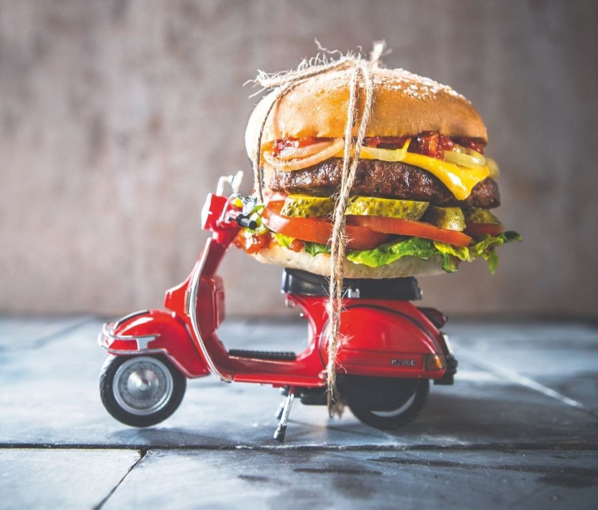 een heerlijke burger bezorgd bij jou